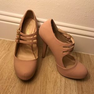 BAMBOO Closed Toe Heels